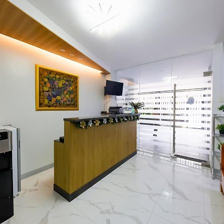 Oyo 848 Dona Aurora Condotel Quezon City Bagian luar foto