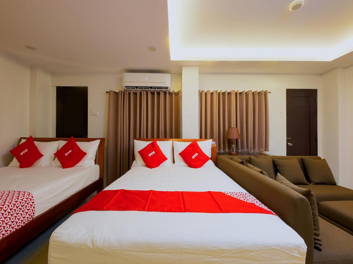 Oyo 848 Dona Aurora Condotel Quezon City Bagian luar foto