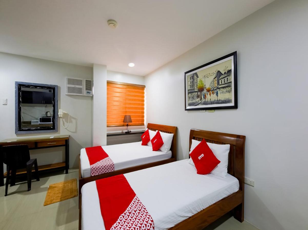 Oyo 848 Dona Aurora Condotel Quezon City Bagian luar foto