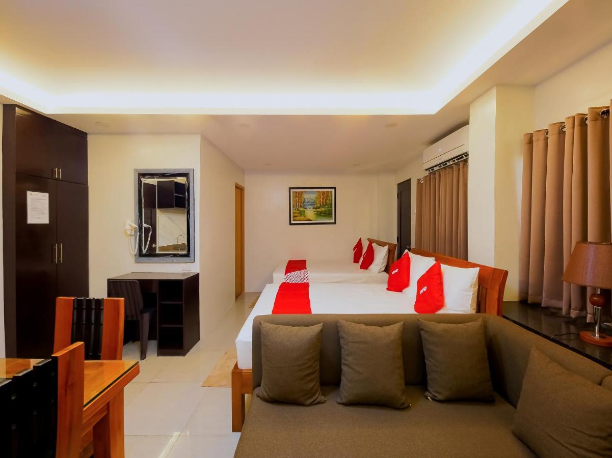 Oyo 848 Dona Aurora Condotel Quezon City Bagian luar foto