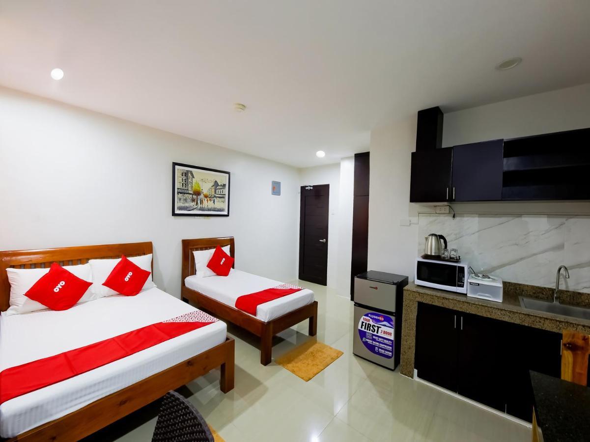 Oyo 848 Dona Aurora Condotel Quezon City Bagian luar foto