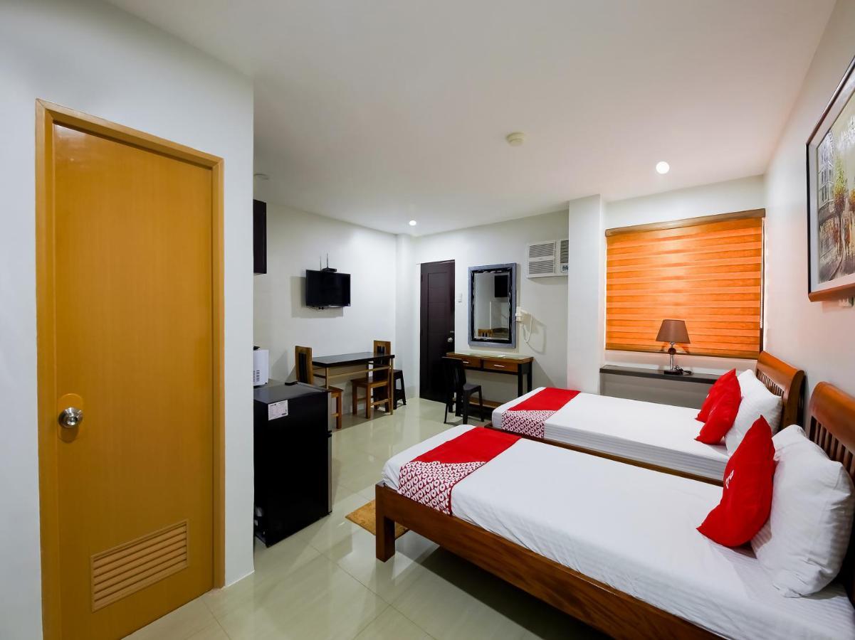 Oyo 848 Dona Aurora Condotel Quezon City Bagian luar foto