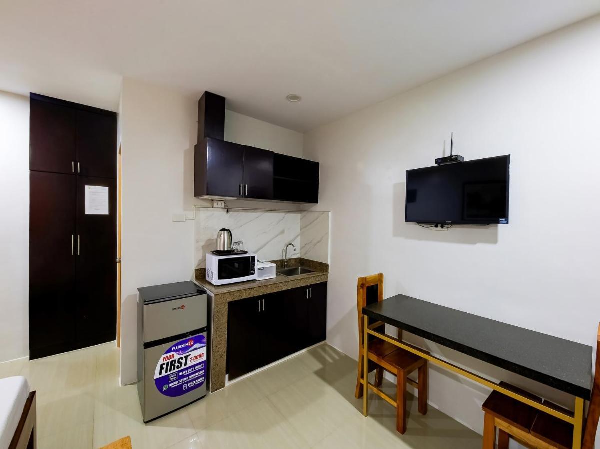 Oyo 848 Dona Aurora Condotel Quezon City Bagian luar foto