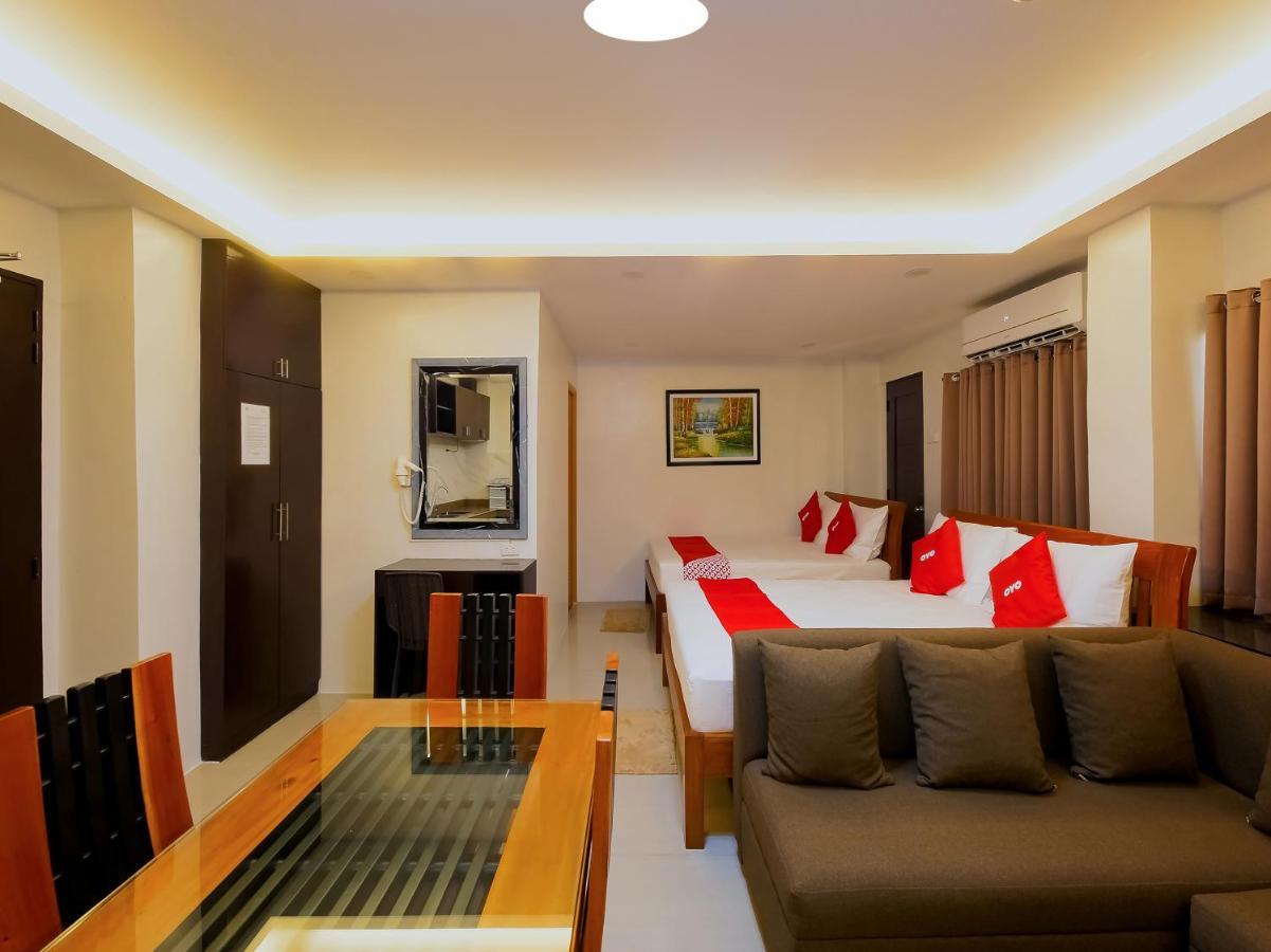 Oyo 848 Dona Aurora Condotel Quezon City Bagian luar foto