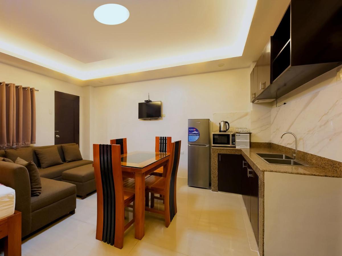 Oyo 848 Dona Aurora Condotel Quezon City Bagian luar foto