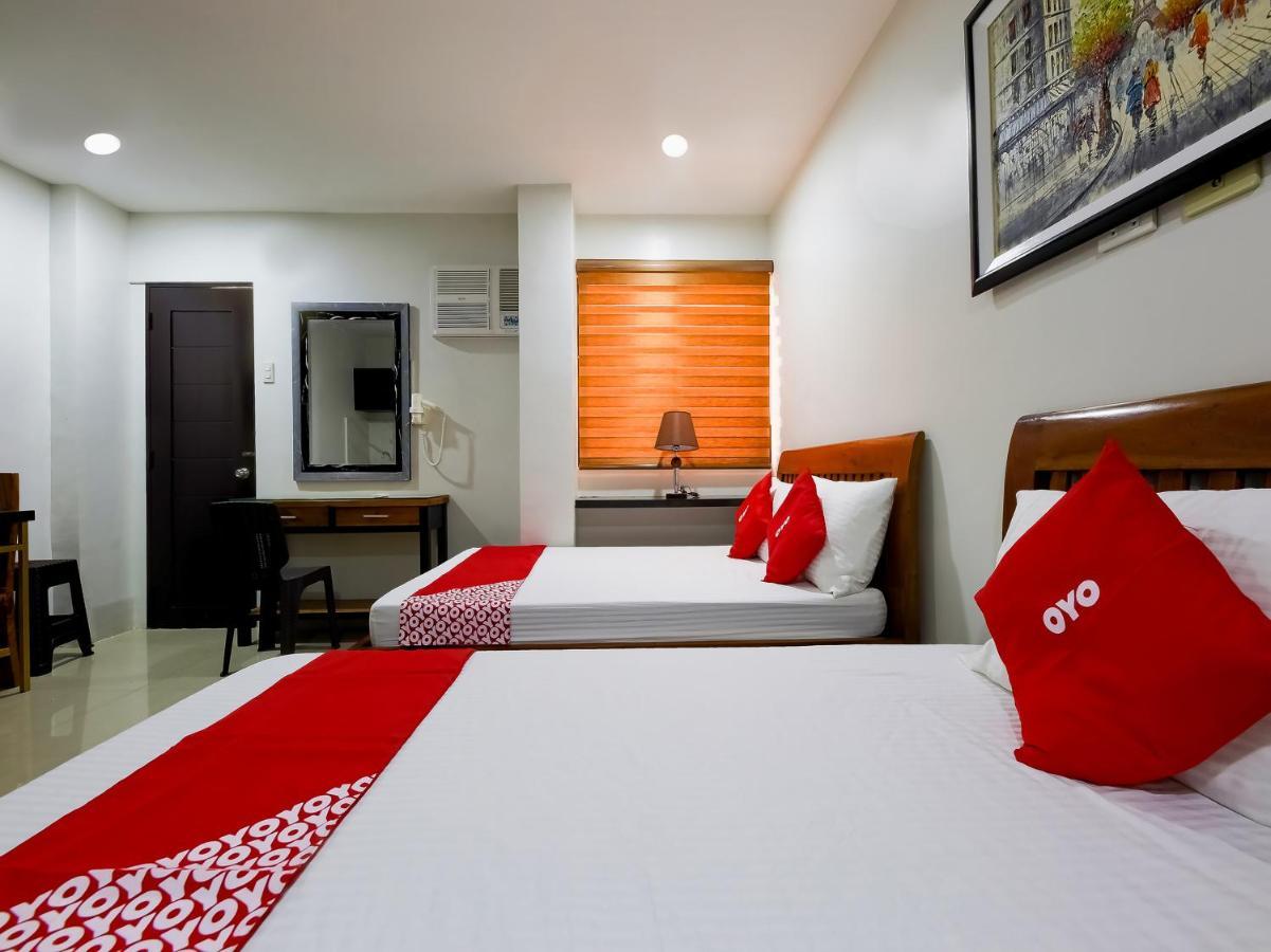 Oyo 848 Dona Aurora Condotel Quezon City Bagian luar foto