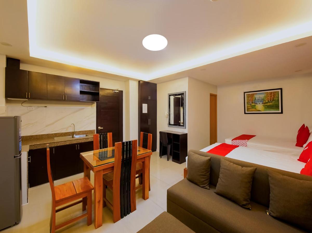Oyo 848 Dona Aurora Condotel Quezon City Bagian luar foto