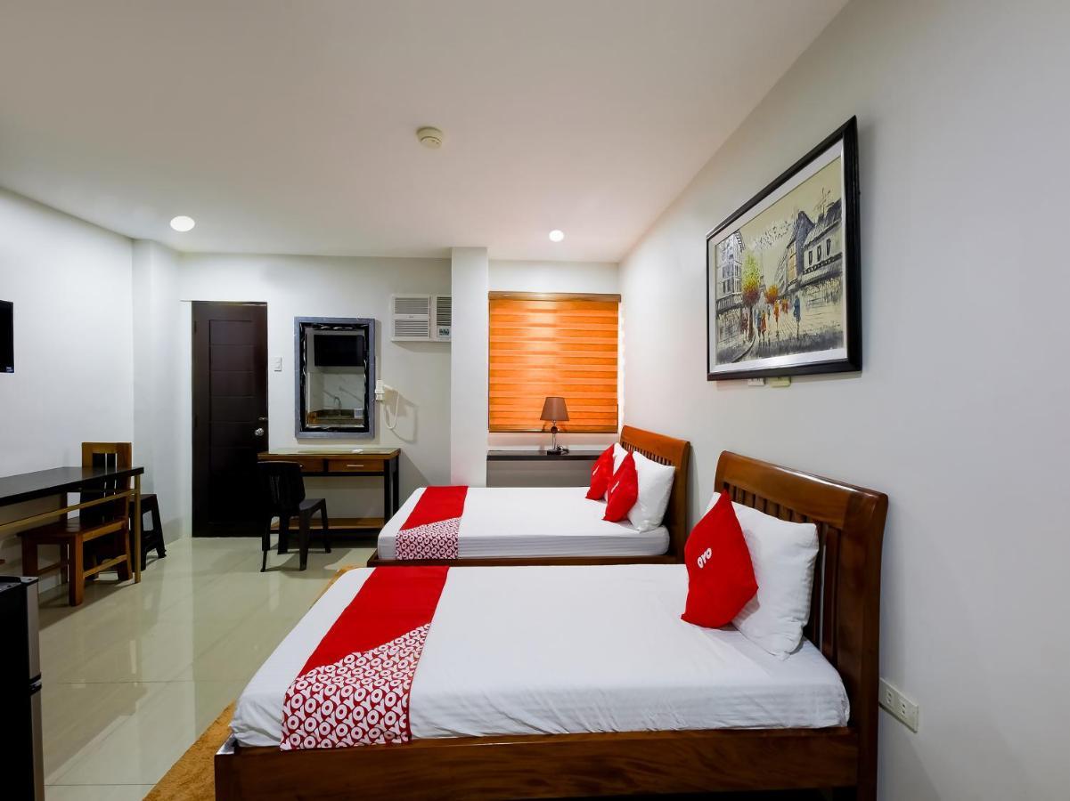Oyo 848 Dona Aurora Condotel Quezon City Bagian luar foto