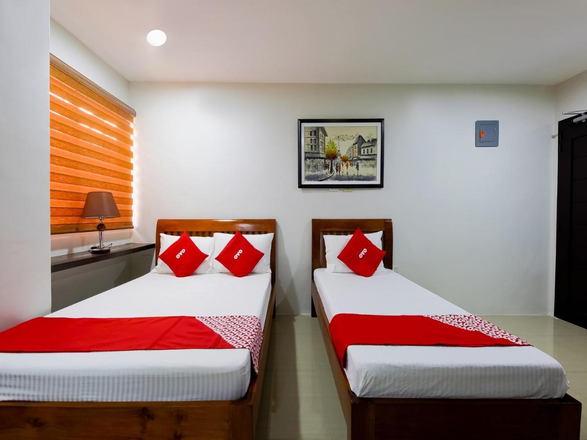 Oyo 848 Dona Aurora Condotel Quezon City Bagian luar foto