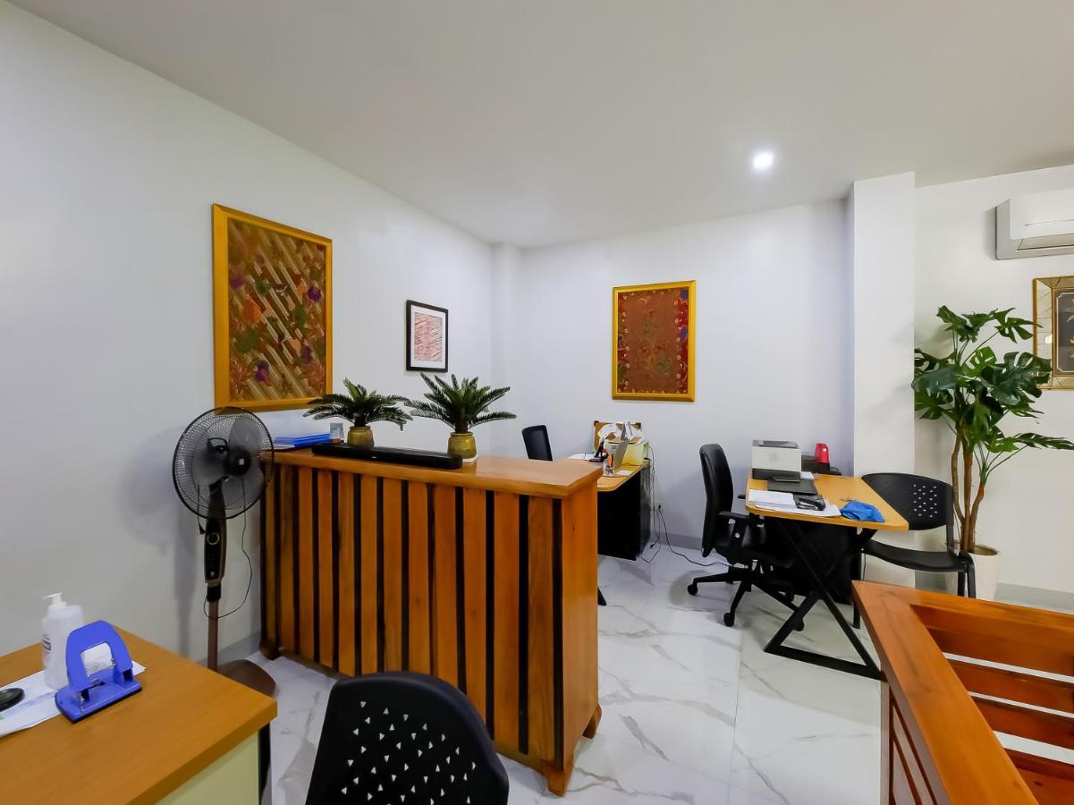 Oyo 848 Dona Aurora Condotel Quezon City Bagian luar foto