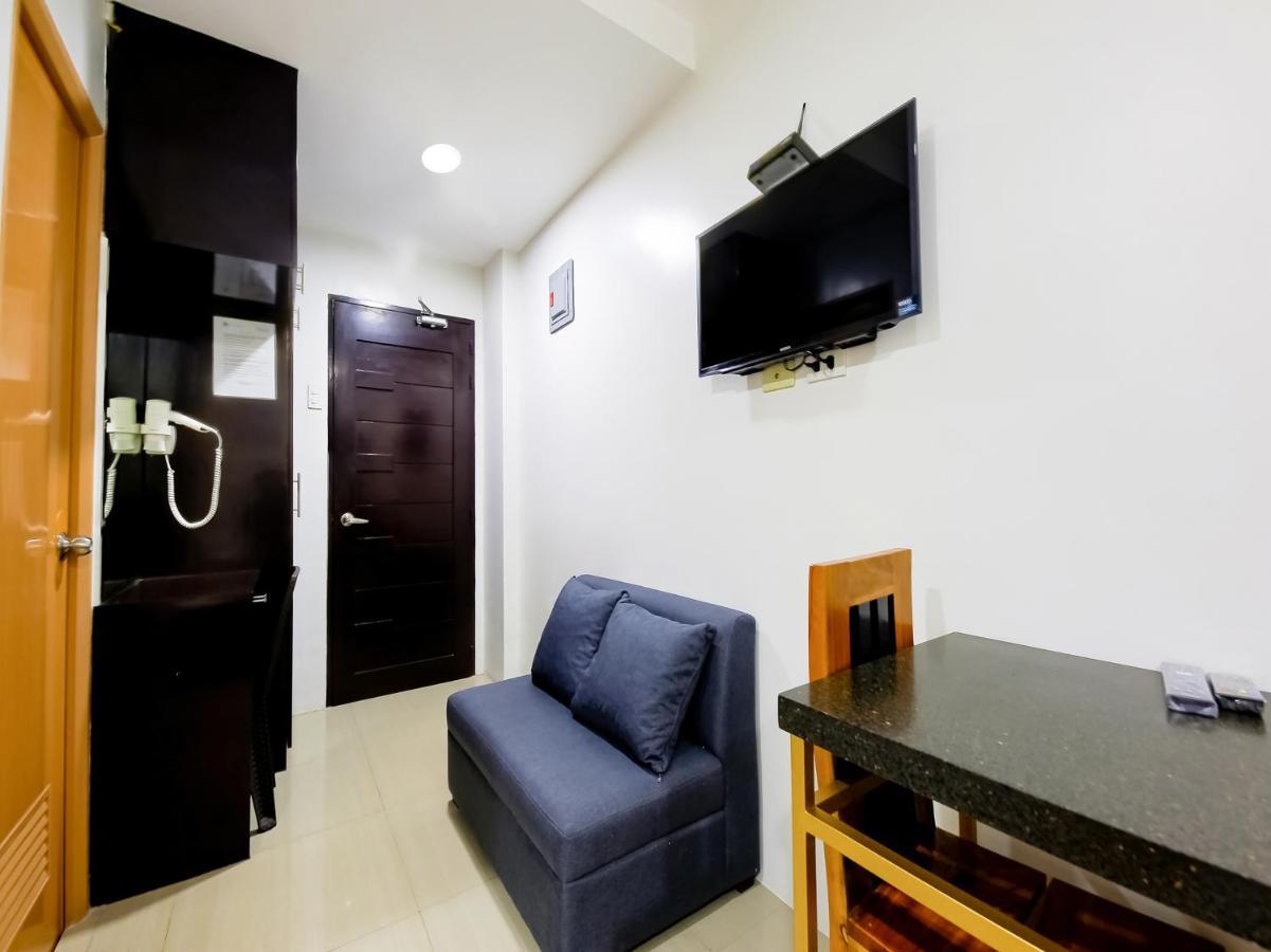 Oyo 848 Dona Aurora Condotel Quezon City Bagian luar foto