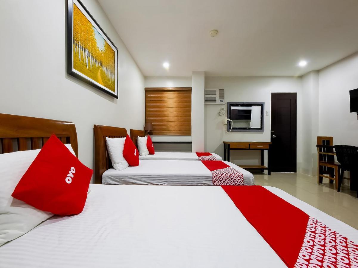 Oyo 848 Dona Aurora Condotel Quezon City Bagian luar foto