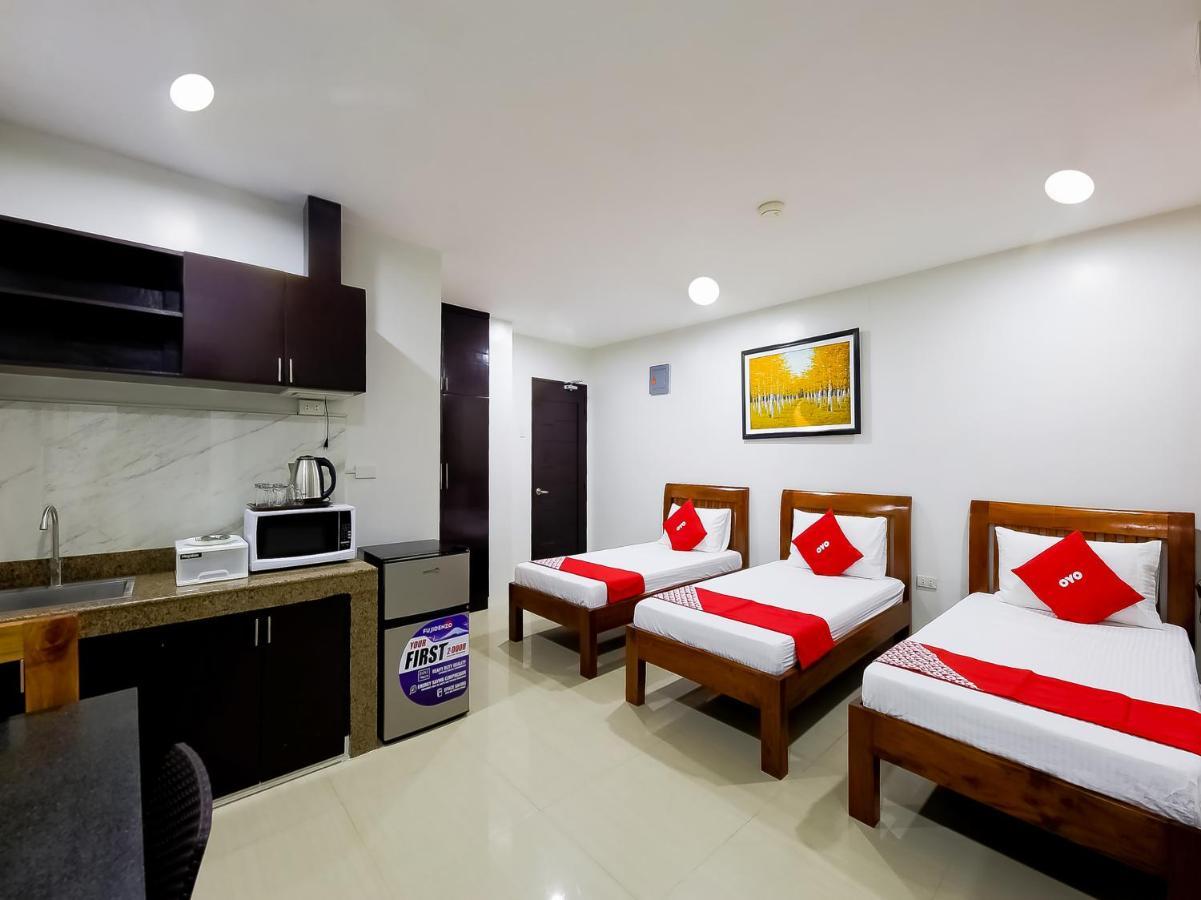 Oyo 848 Dona Aurora Condotel Quezon City Bagian luar foto