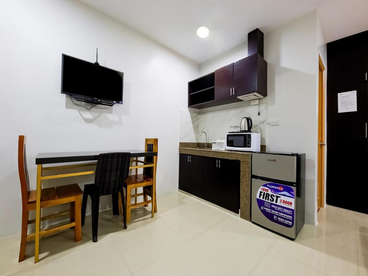 Oyo 848 Dona Aurora Condotel Quezon City Bagian luar foto