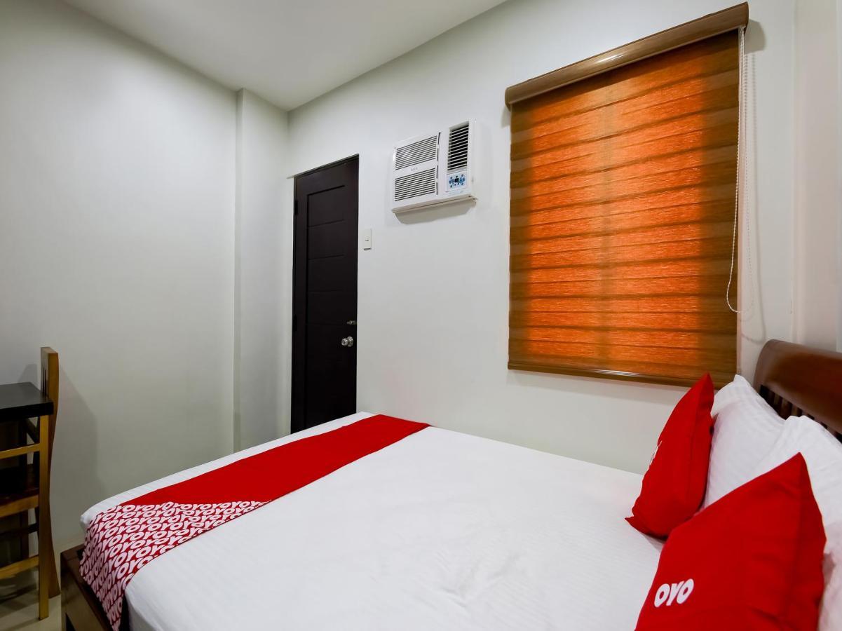 Oyo 848 Dona Aurora Condotel Quezon City Bagian luar foto