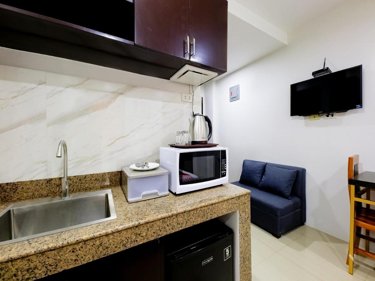 Oyo 848 Dona Aurora Condotel Quezon City Bagian luar foto