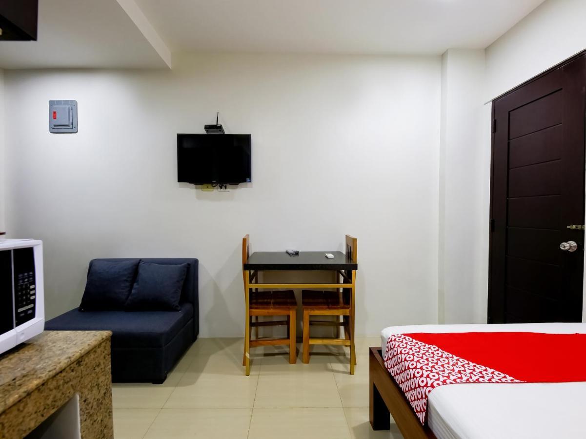 Oyo 848 Dona Aurora Condotel Quezon City Bagian luar foto
