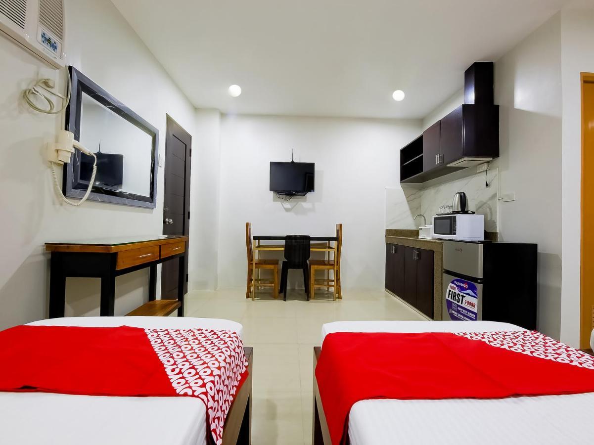 Oyo 848 Dona Aurora Condotel Quezon City Bagian luar foto