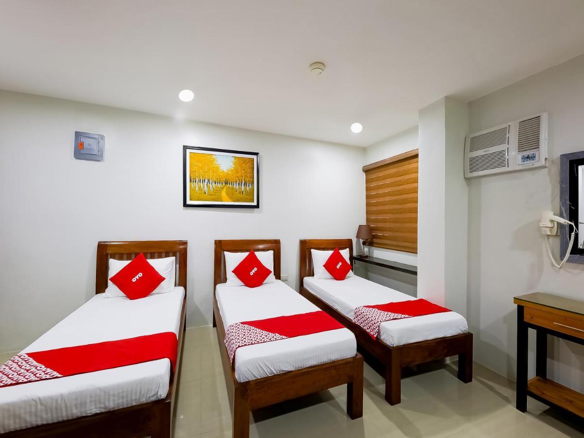 Oyo 848 Dona Aurora Condotel Quezon City Bagian luar foto
