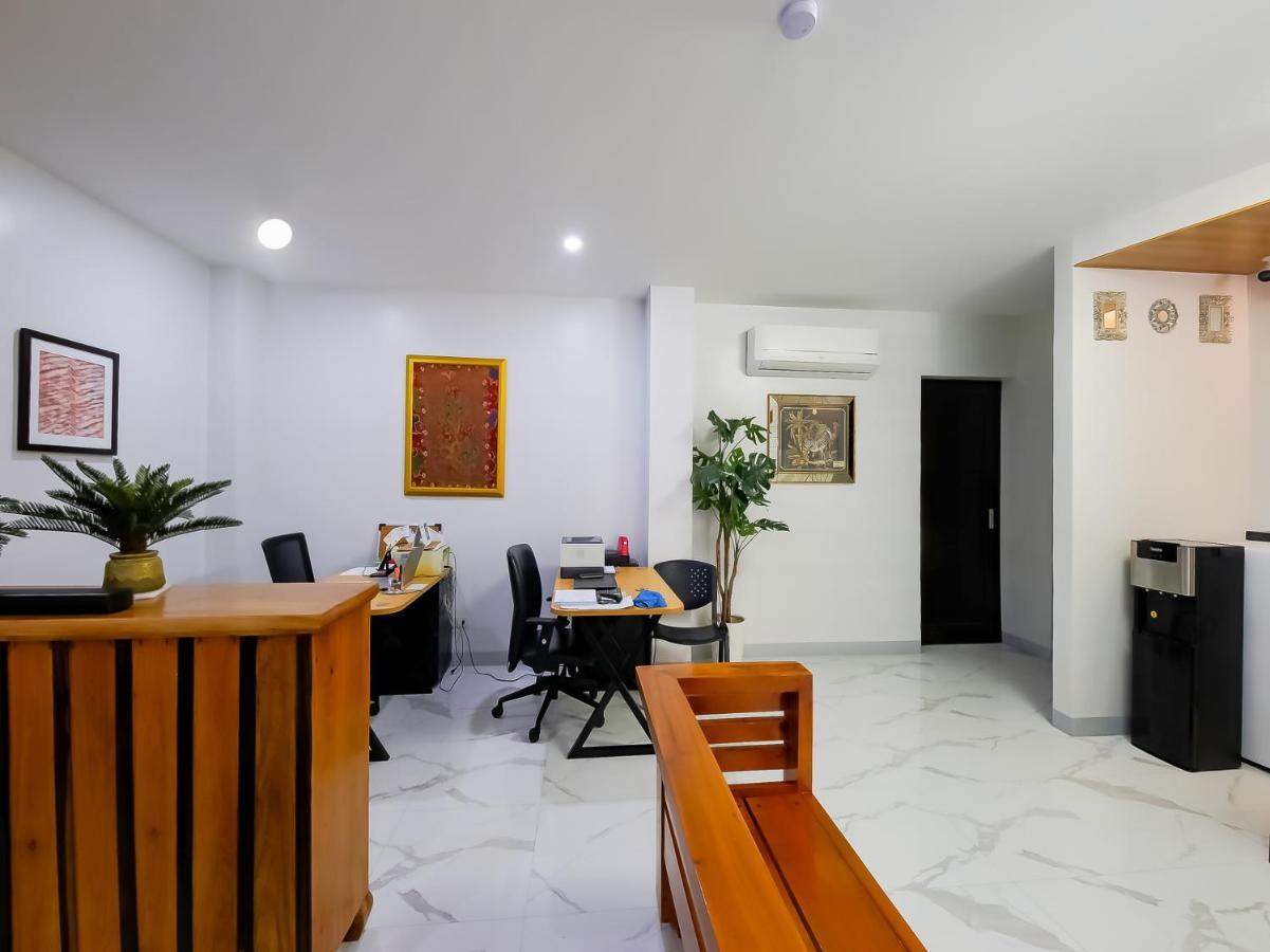Oyo 848 Dona Aurora Condotel Quezon City Bagian luar foto