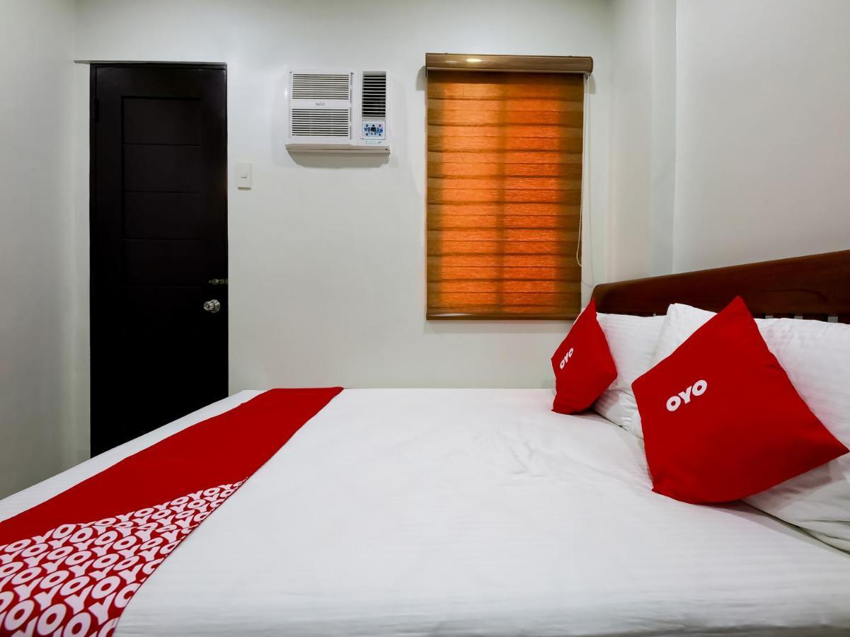 Oyo 848 Dona Aurora Condotel Quezon City Bagian luar foto