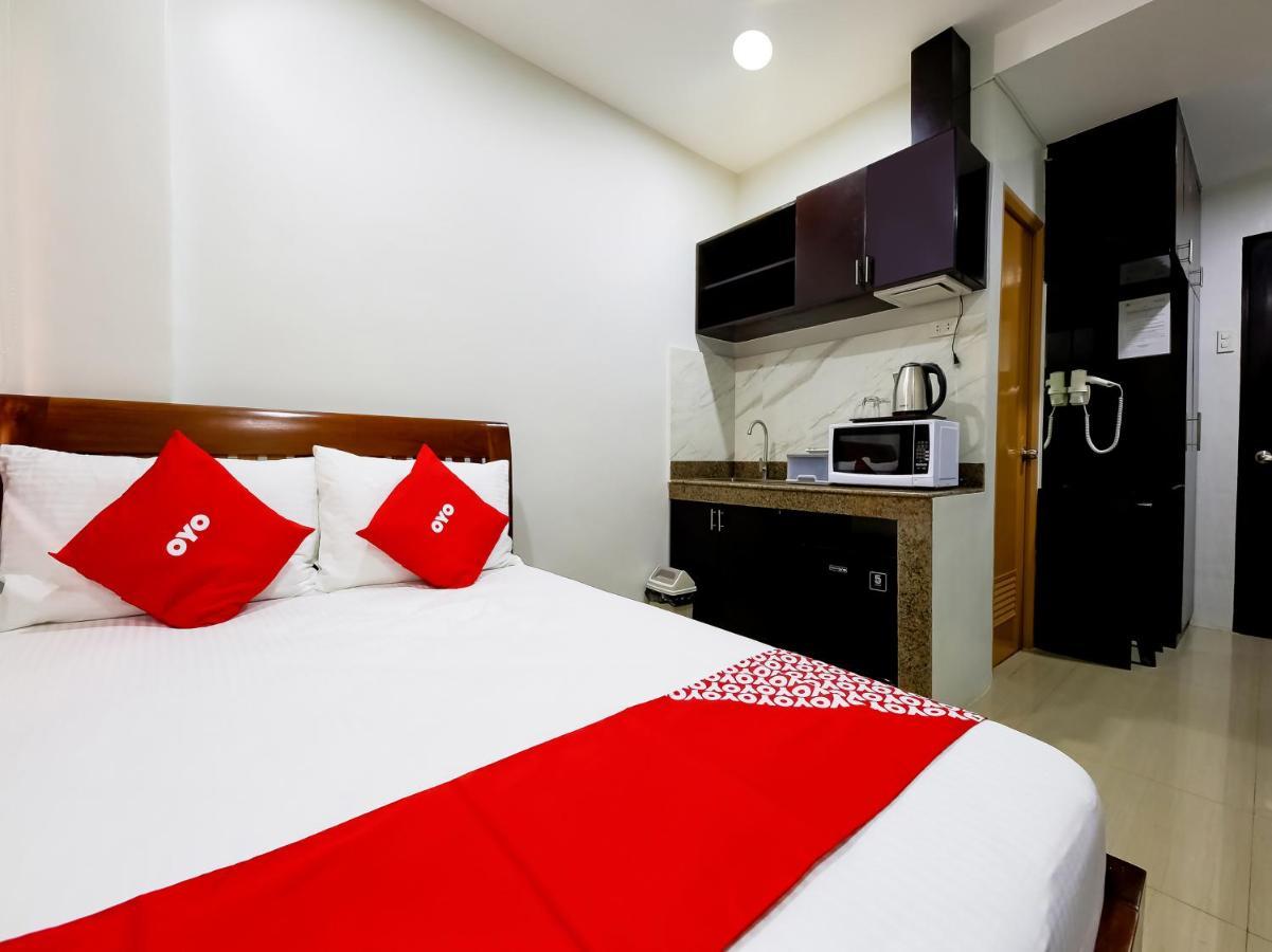 Oyo 848 Dona Aurora Condotel Quezon City Bagian luar foto