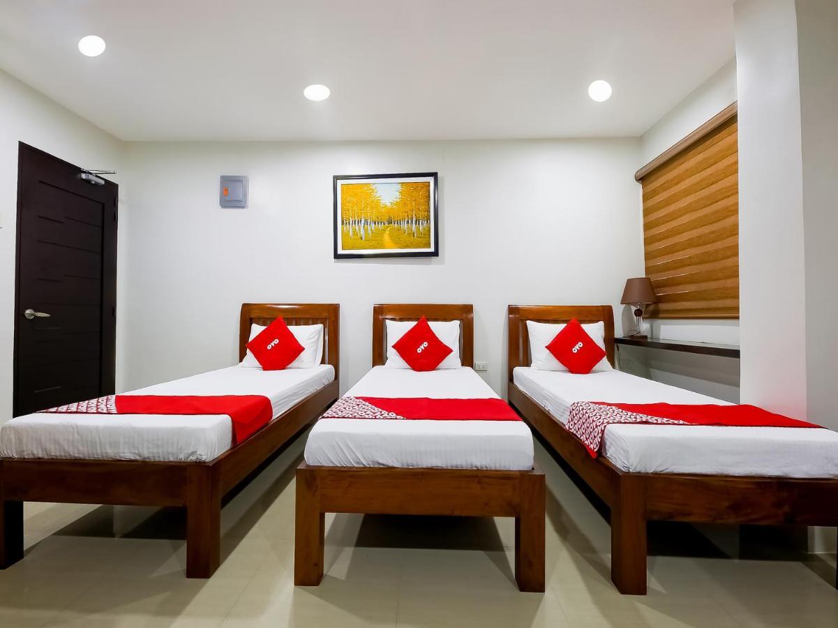 Oyo 848 Dona Aurora Condotel Quezon City Bagian luar foto