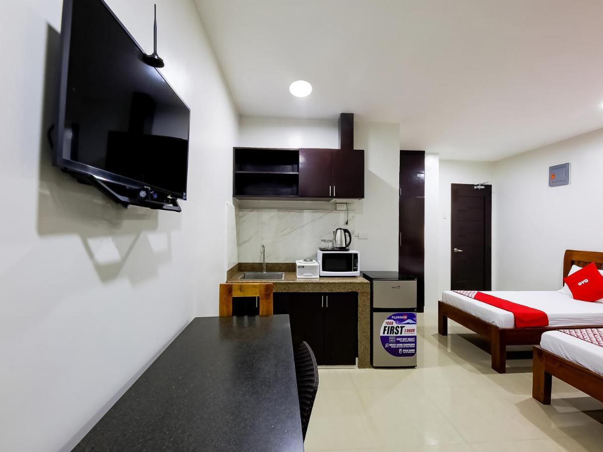 Oyo 848 Dona Aurora Condotel Quezon City Bagian luar foto