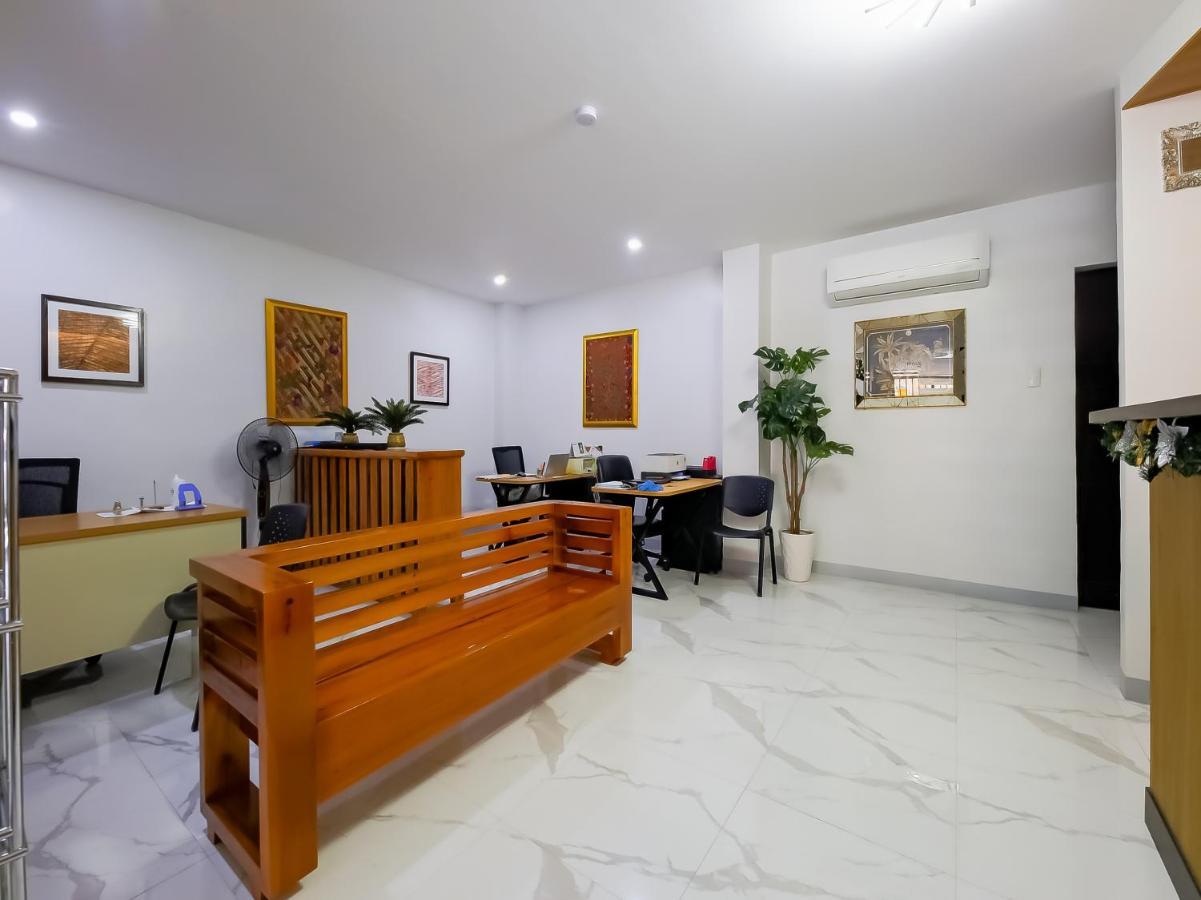 Oyo 848 Dona Aurora Condotel Quezon City Bagian luar foto
